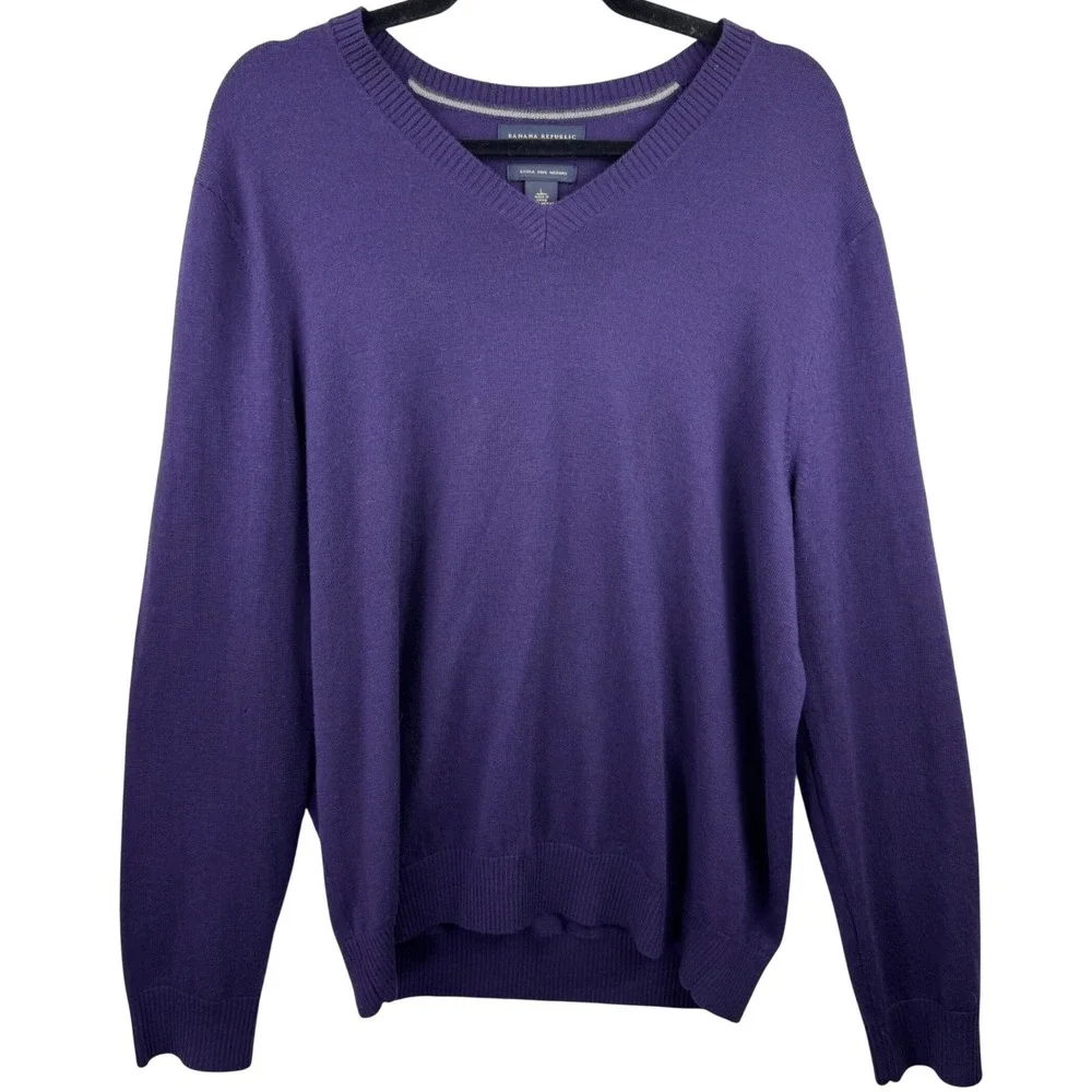 Banana Republic V-Neck Sweater Mens Large‎ Purple Extra Fine Merino Wool Knit